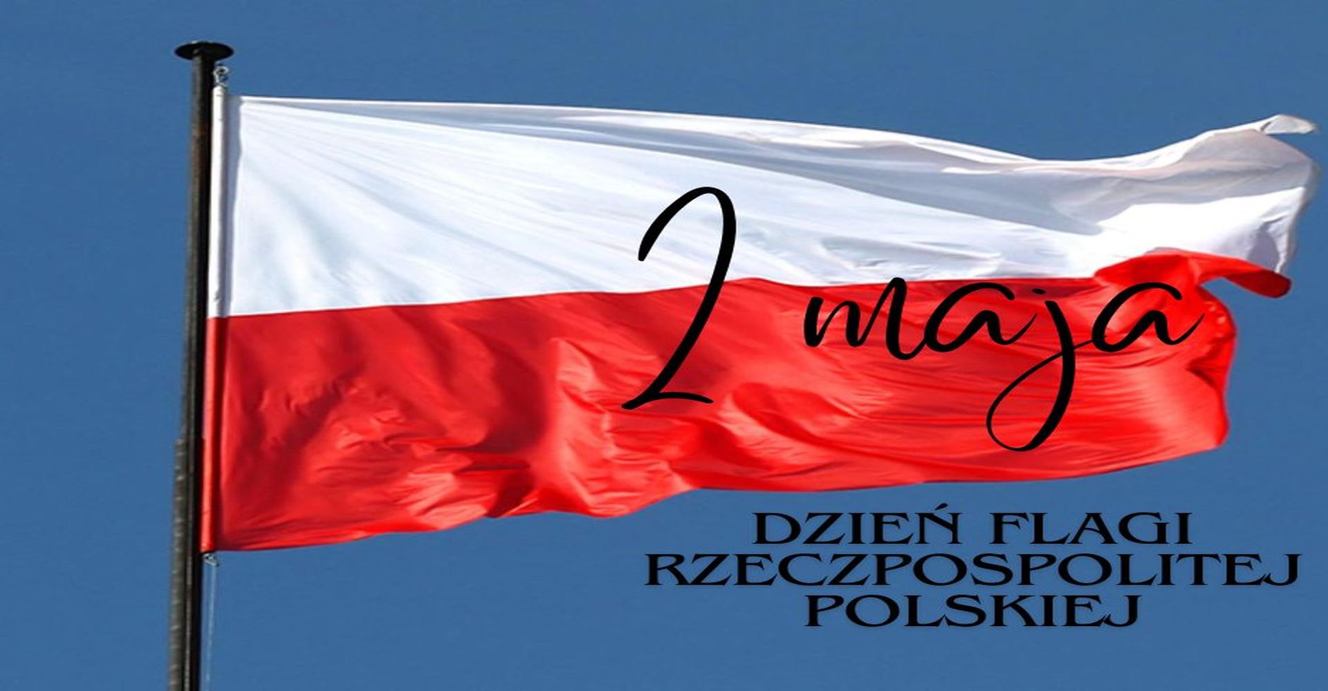 na zdjęciu flaga biało czerwona na niej napis 2 maja a pod nim Dzień Flagi Rzeczpospolitej Polskiej