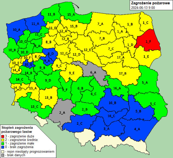 na zdjęciu mapka polski z podzielonymi stopniami zagrożenia pożarowego lasów